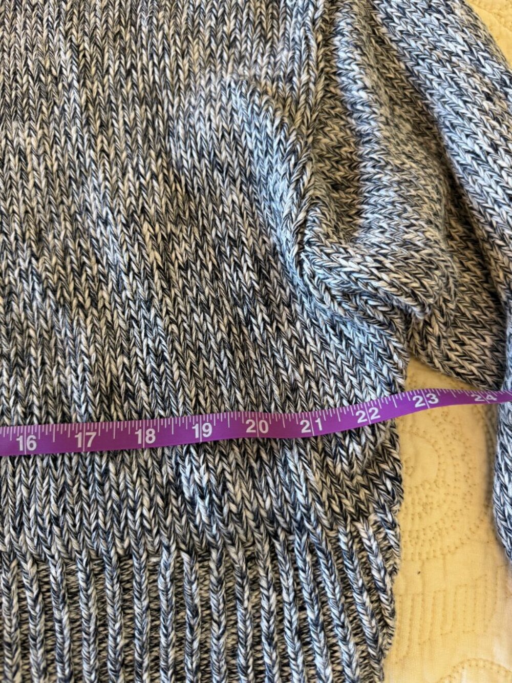 Banana Republic grey marled knit cropped cardigan. - Picture 5 of 7